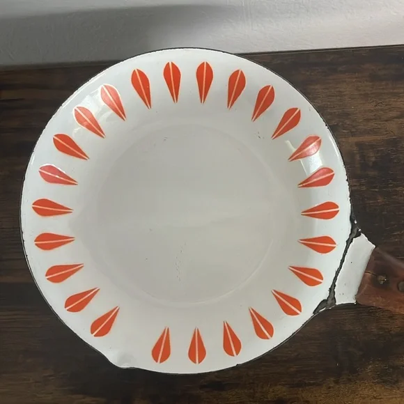 Vintage Cathrineholm Orange lotus enamel frying pan with wooden handle 9 inches - Picture 2 of 7
